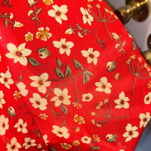 Chic Red Floral Women's Long Sleeve Top - Picture 6 of 14